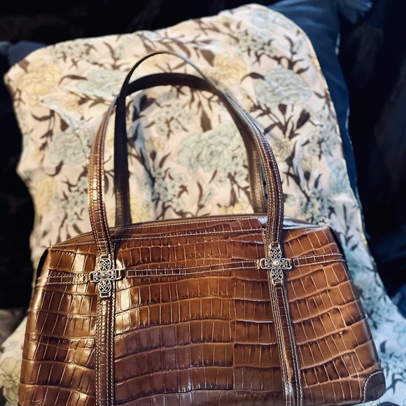 Beautiful Brighton brown croc print shoulder bag w/ silver cross hardware. - Picture 9 of 9